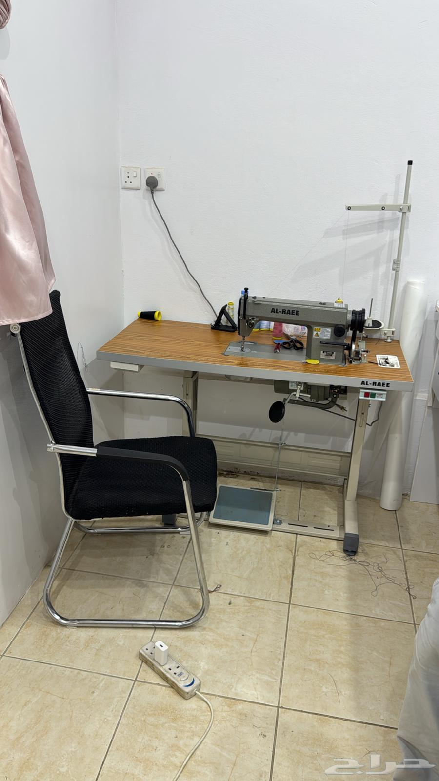 مكينه خياطه وطاوله خياط للبيع64391388604291110