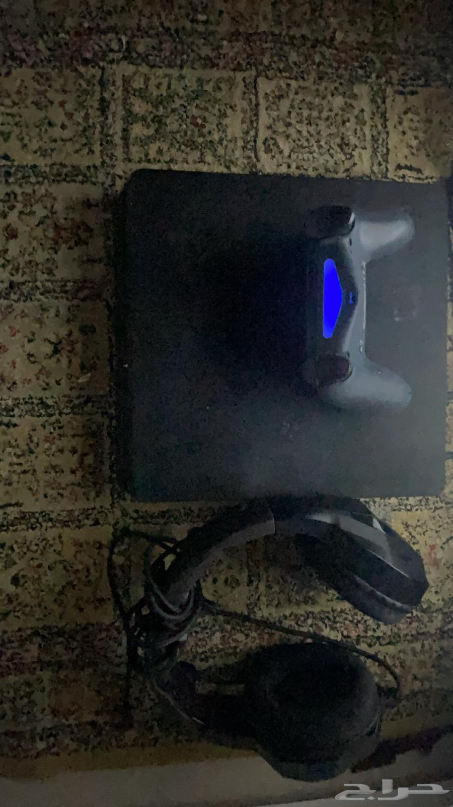 Sony 4 with controller and headset64392347025539110