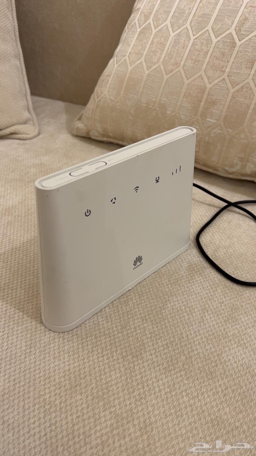 New router, used for 6 months or less64378061802625112