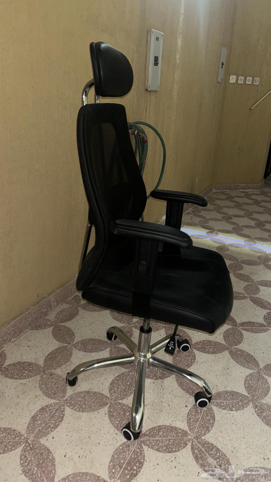 كرسي مكتبي للبيع نظيف جدا64389640215681112