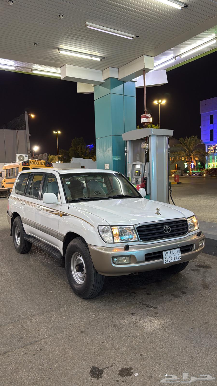 Land Cruiser VXR Full Option Manual Transmission Sunroof and Diff Lock Model 200064531125028097111