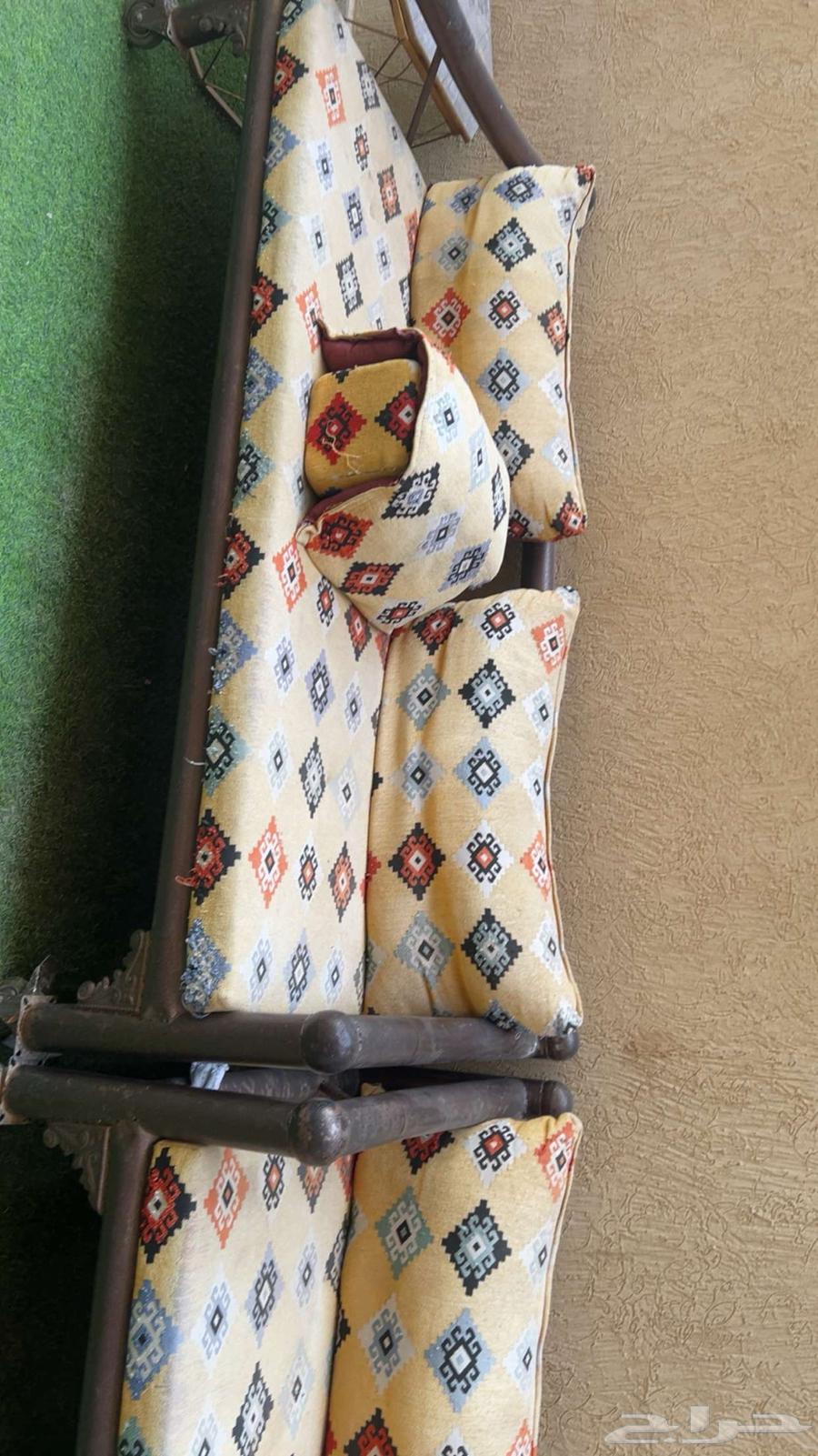 جلسة خارجيه كراسي حديد نظيفه واستخدام نظيف ب 60064377167565187110