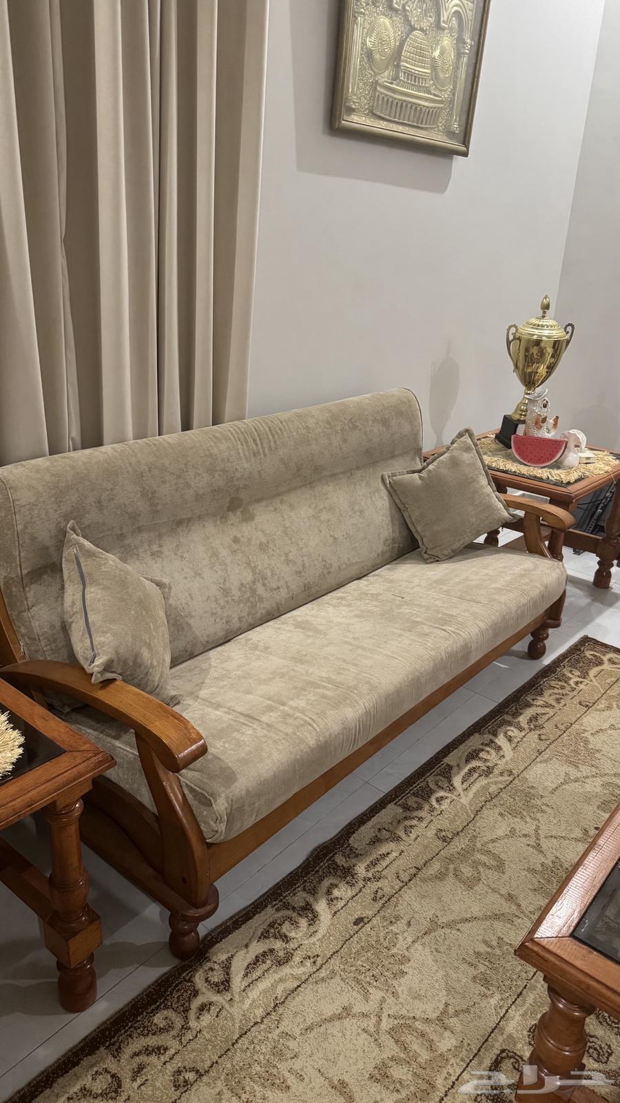 Chairs and tables64383802105730111