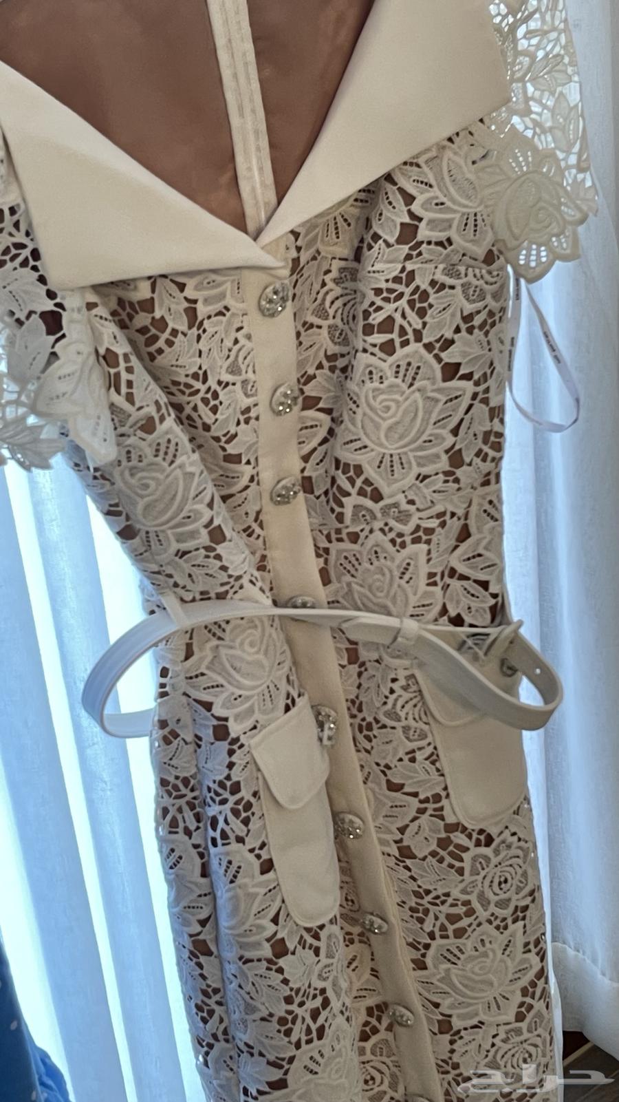 Famous brand dress with price available on the brand's website, worn for only two hours64379839123074112