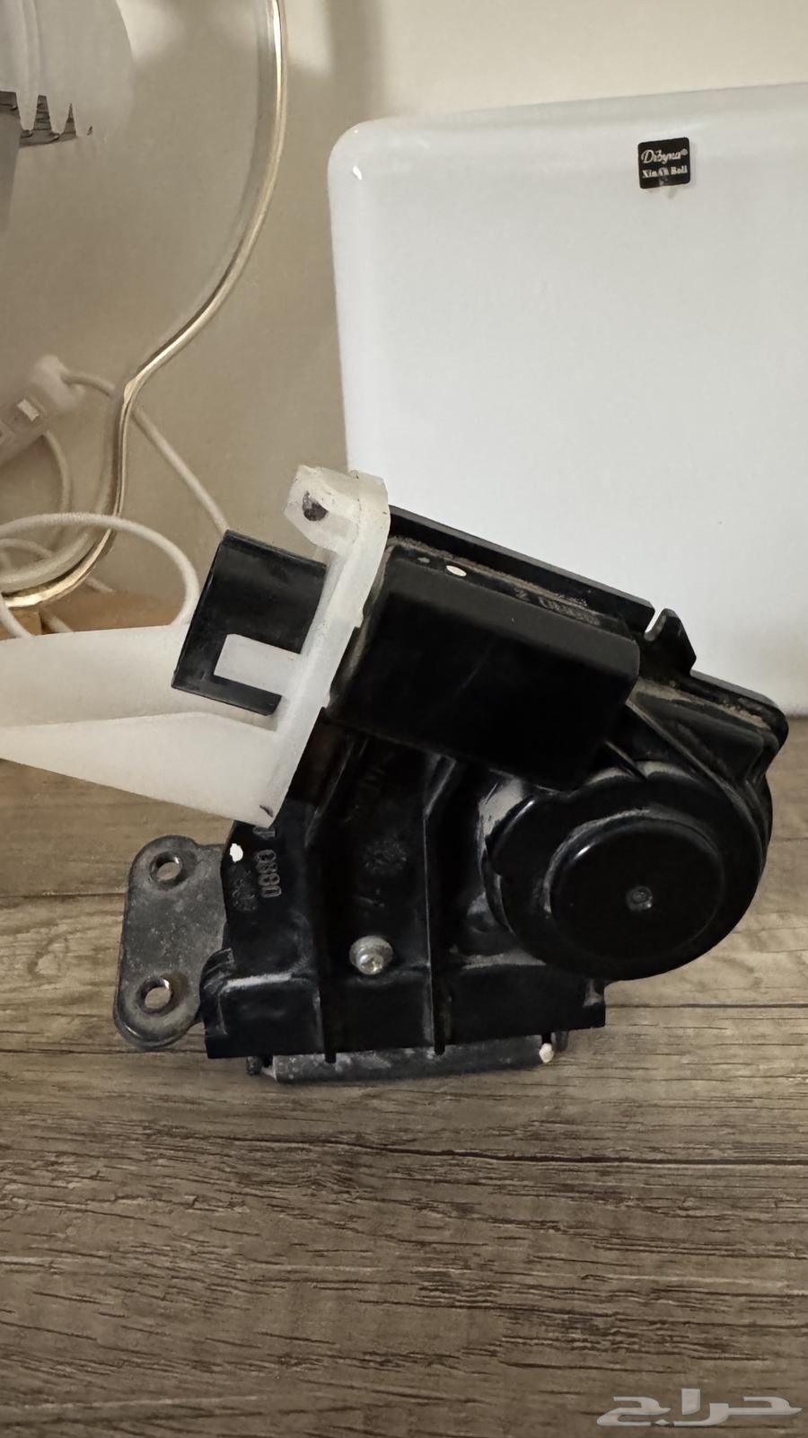 قفل شنطه (اصلي) باب جيب لاندكروزر خلفي من 2008 الى 201564527614386177112