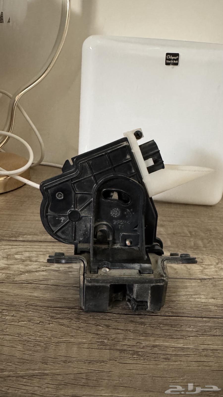 قفل شنطه (اصلي) باب جيب لاندكروزر خلفي من 2008 الى 201564527614386177110