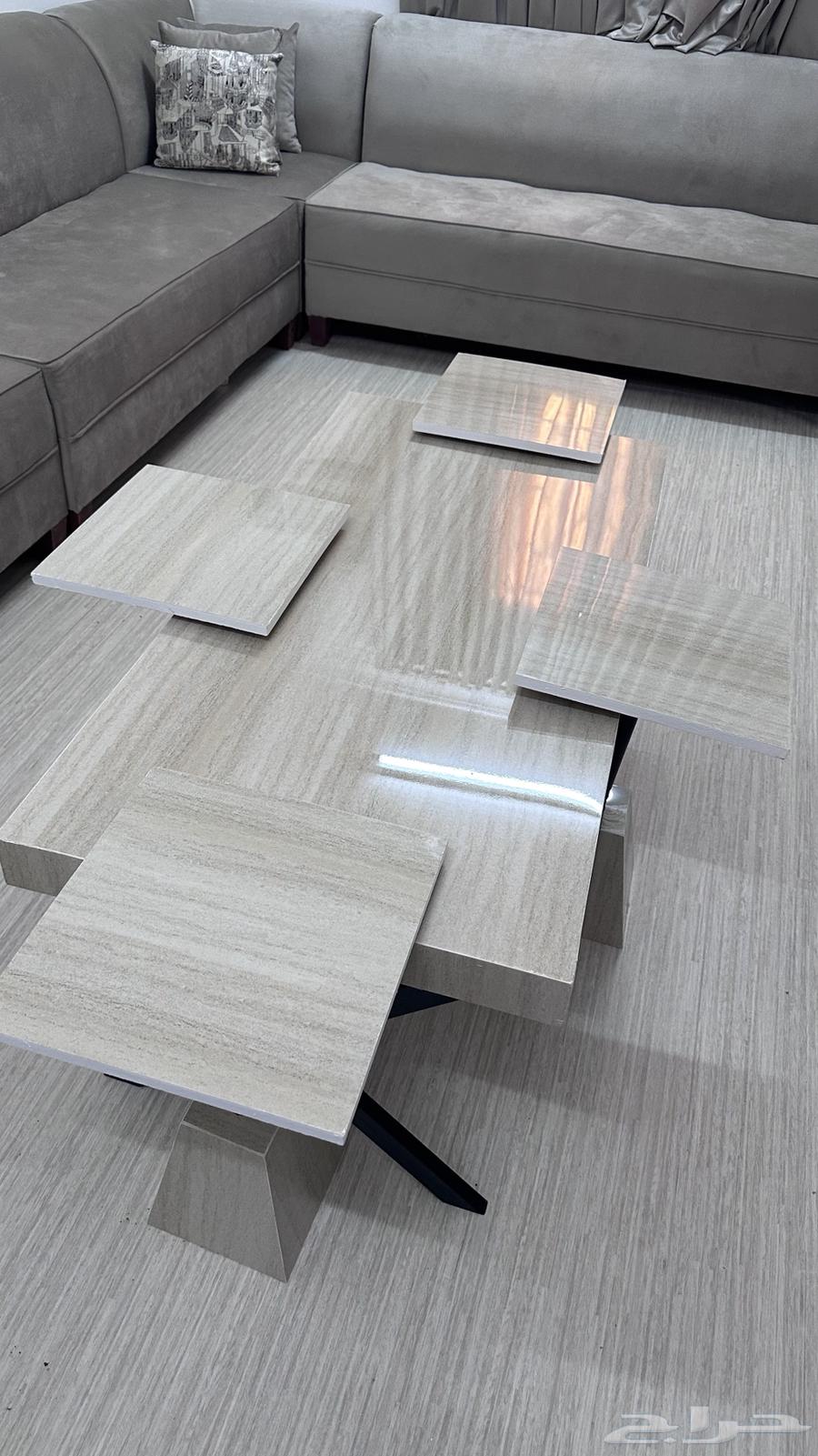 طاوله مع اربع خدمه64380091656961110