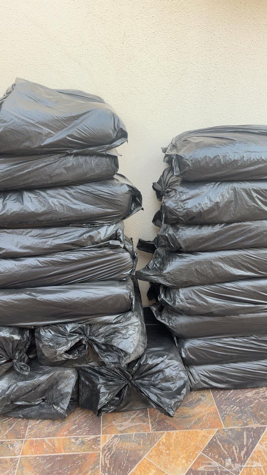 Old cushions64389377938689111