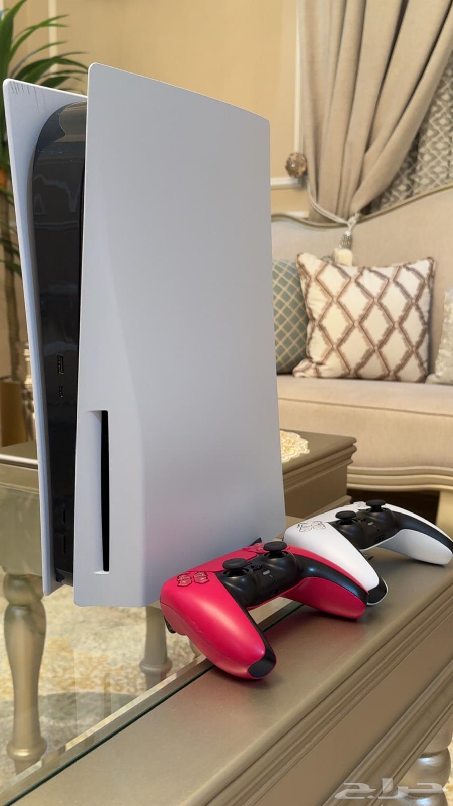 Sony 5 with two original controllers64390054674179110