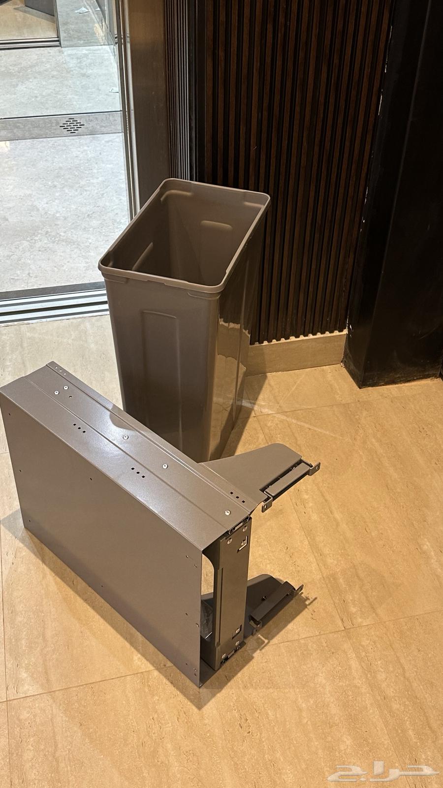 Drawer pull-out for waste bin64380888461313111