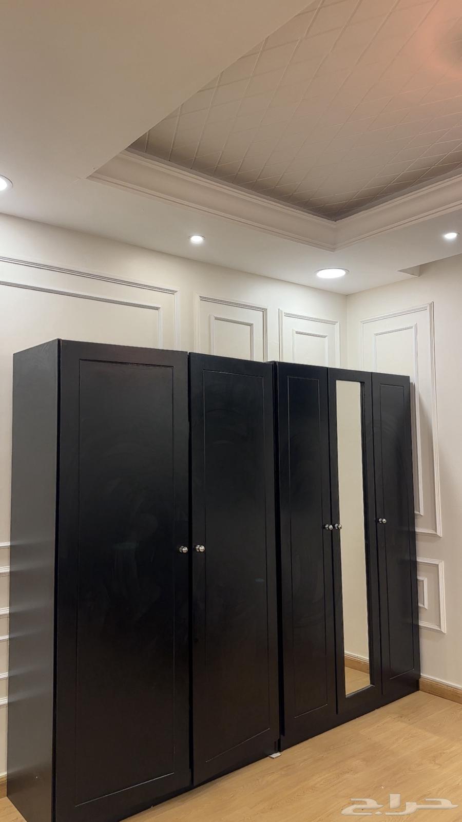 اثنين دواليب شبه جديده ونظيفه64389709380611110