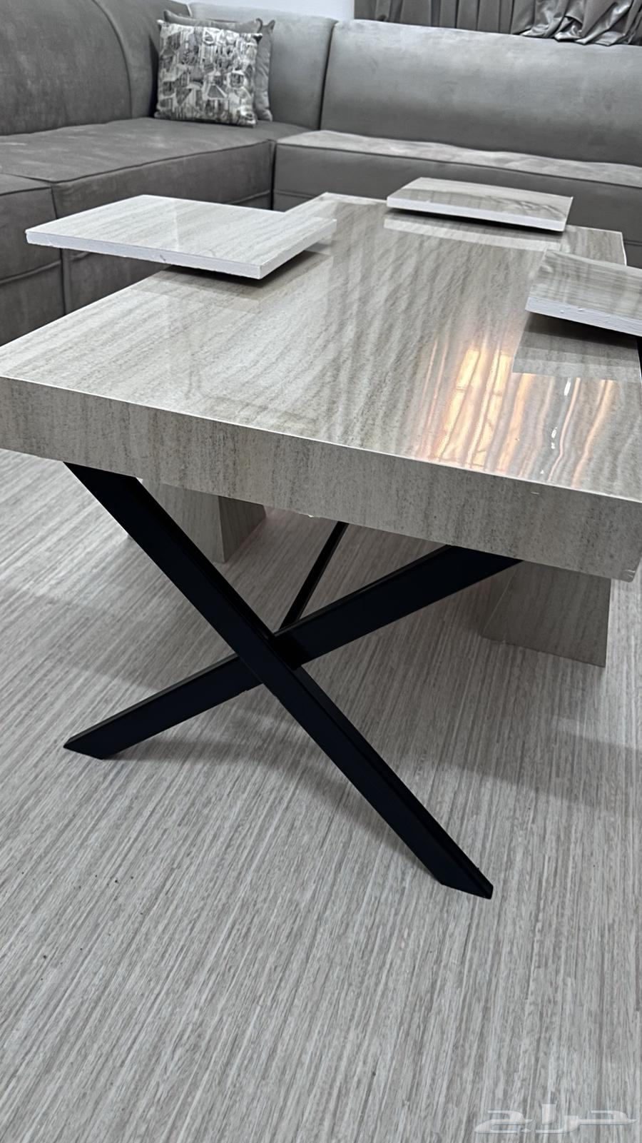 طاوله مع اربع خدمه64380091656961111