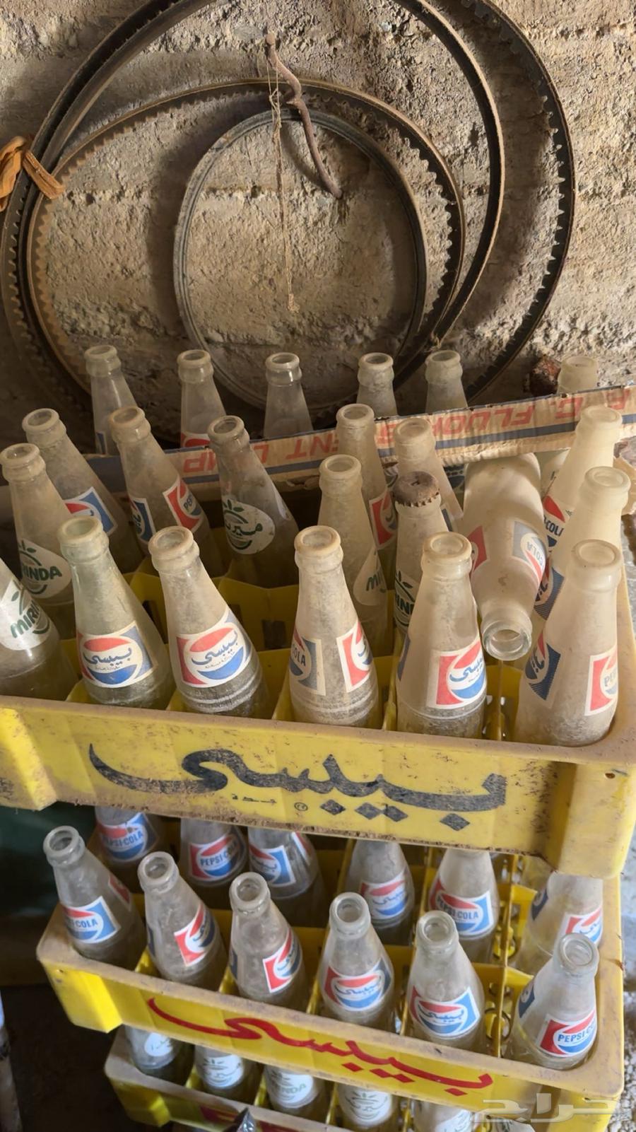 قوارير بيبسي وميرندا قزاز من عام 198264381726413441110