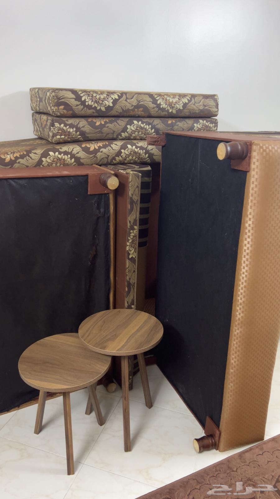 ثلاثه قطع كنب للبيع ع السوم64380521744003110