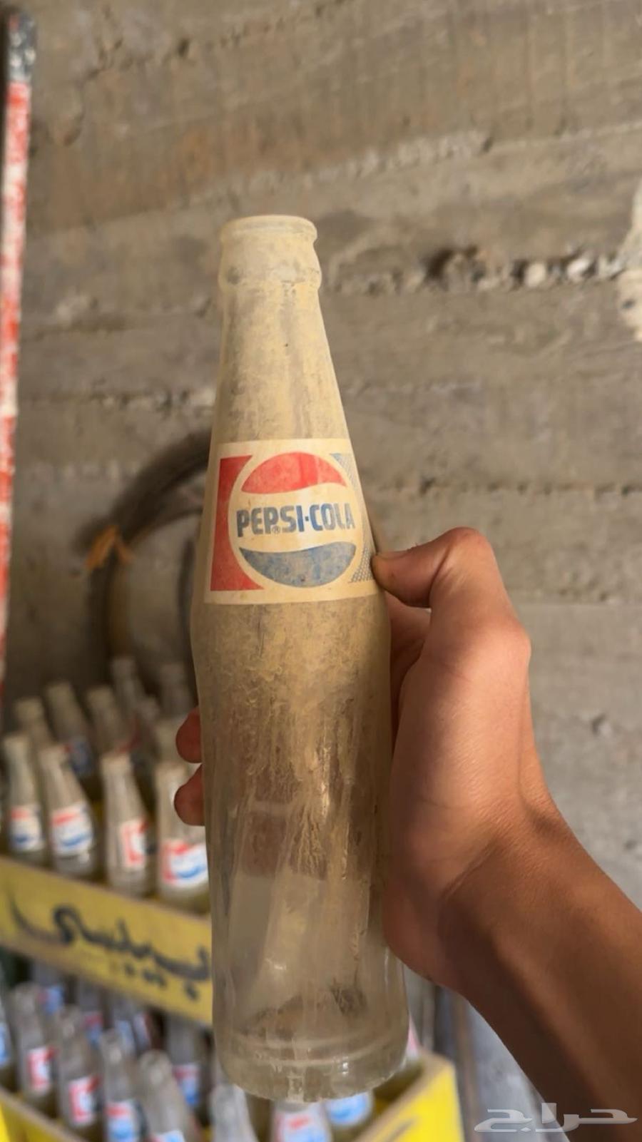 قوارير بيبسي وميرندا قزاز من عام 198264381726413441111