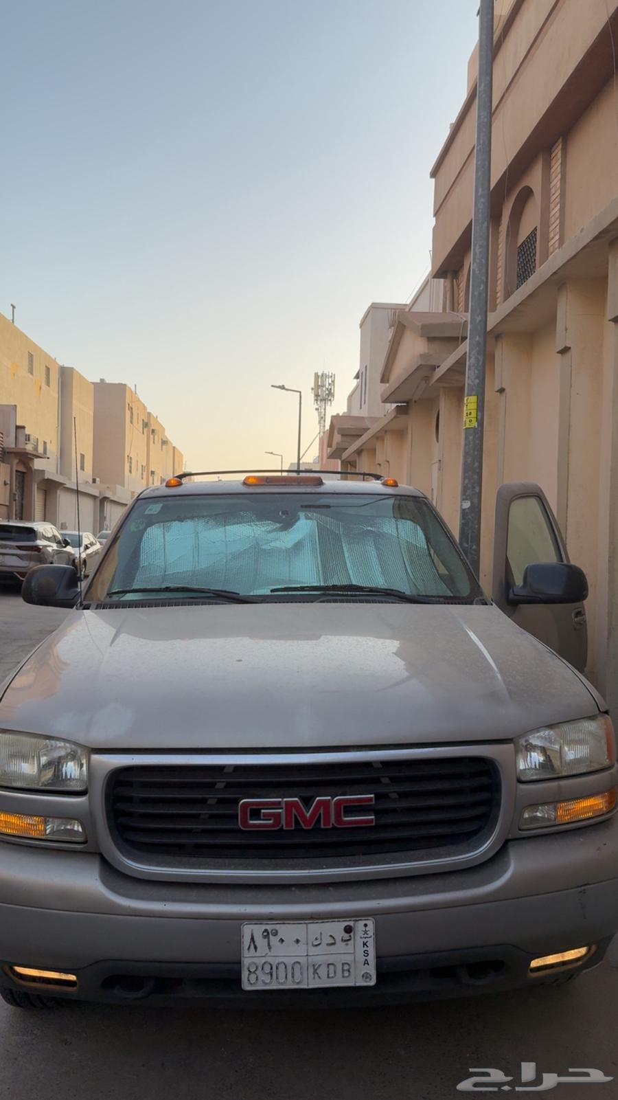 Hello and welcome, I'm presenting to you a GMC Superman 2002 model. Mileage is 300 thousand64532522688257113