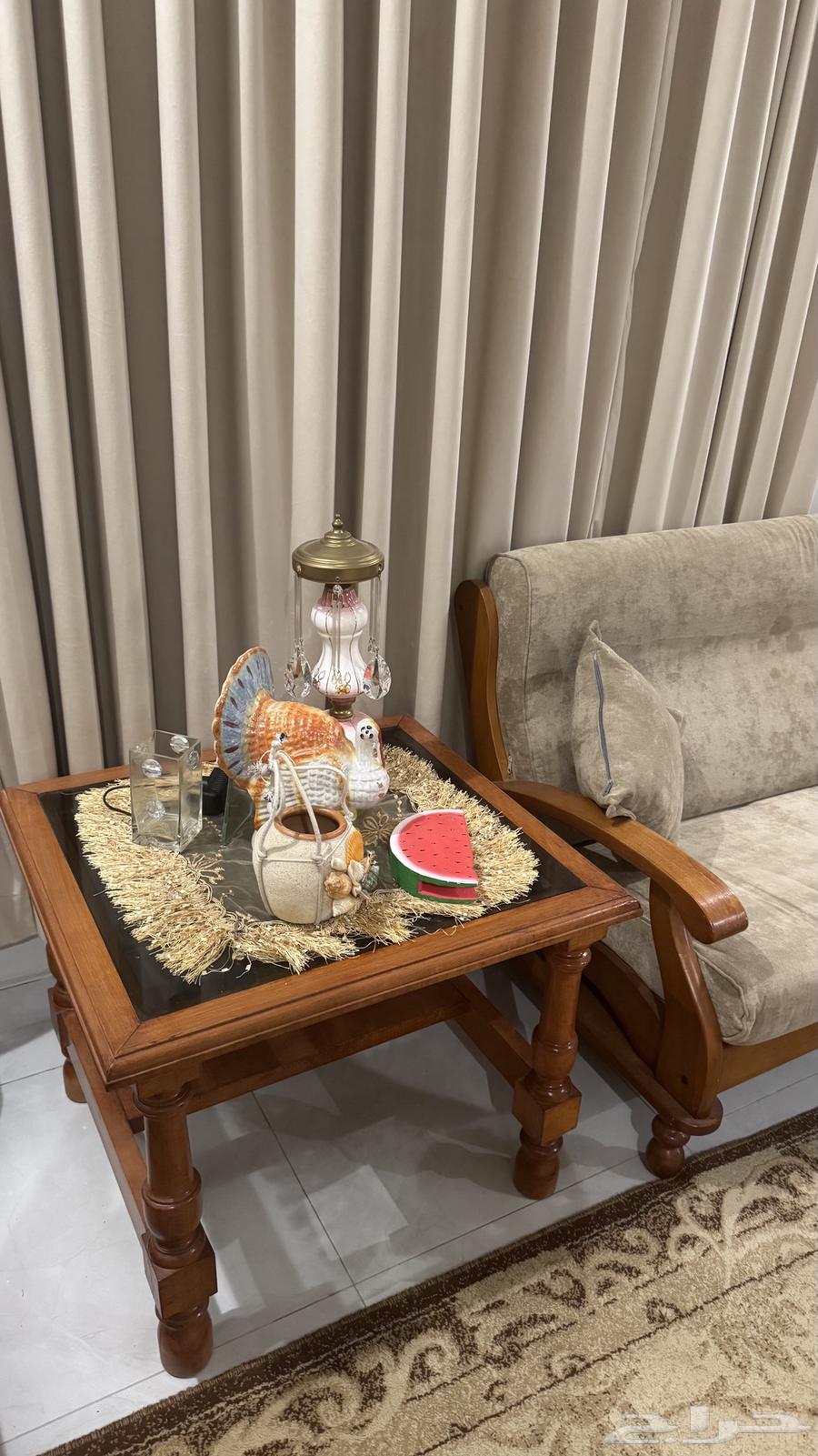 Chairs and tables64383802105730112