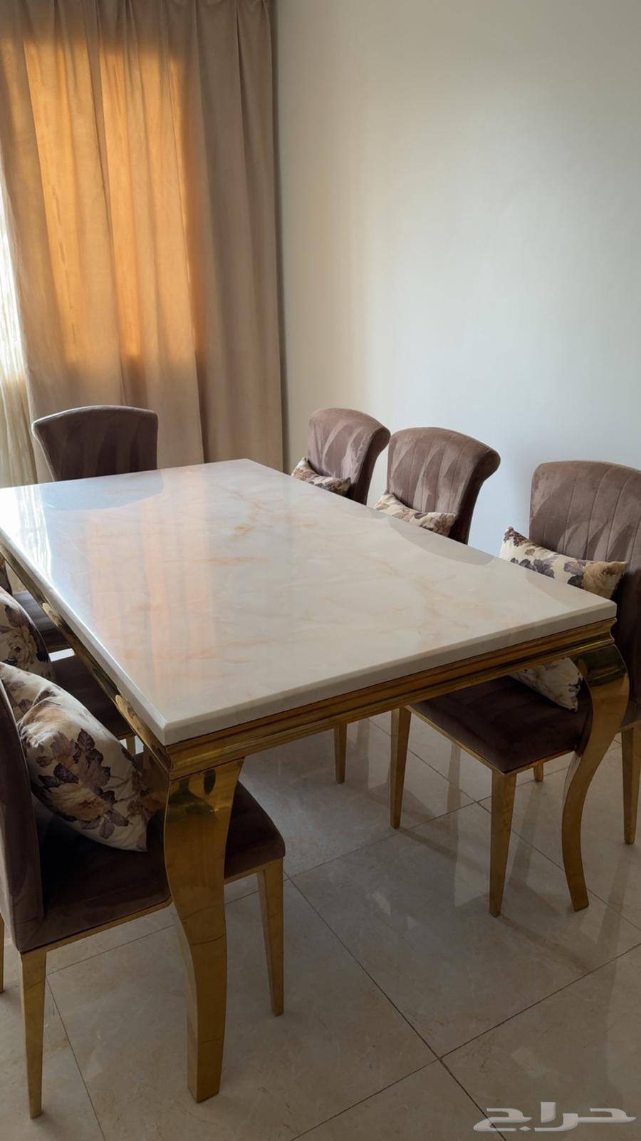 Dining table64385705117953112