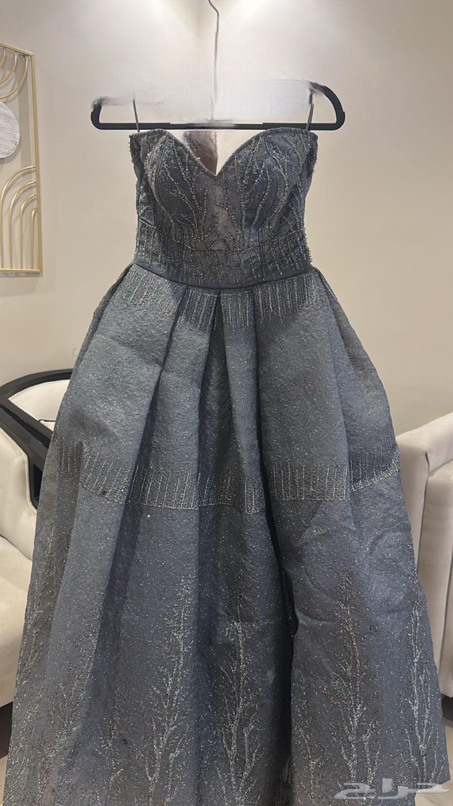 فستان مقاس 32 تقريبا  سمول استخدام مره واحده فقط سعر البيع64386822038145110