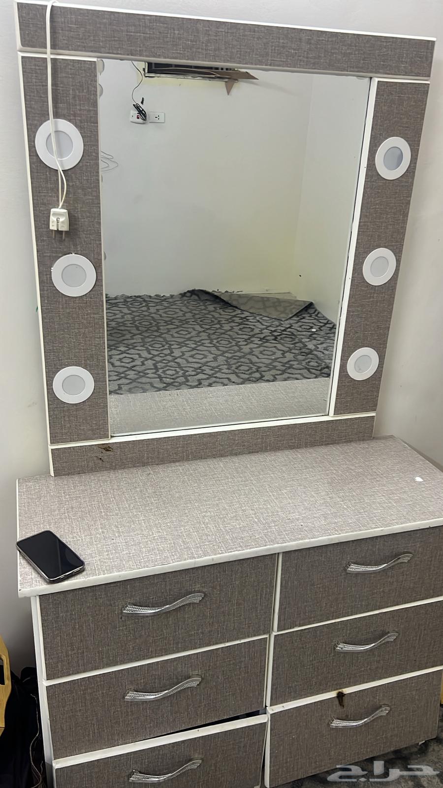 تسريحة ب اضاءة للبيع64385523408003110