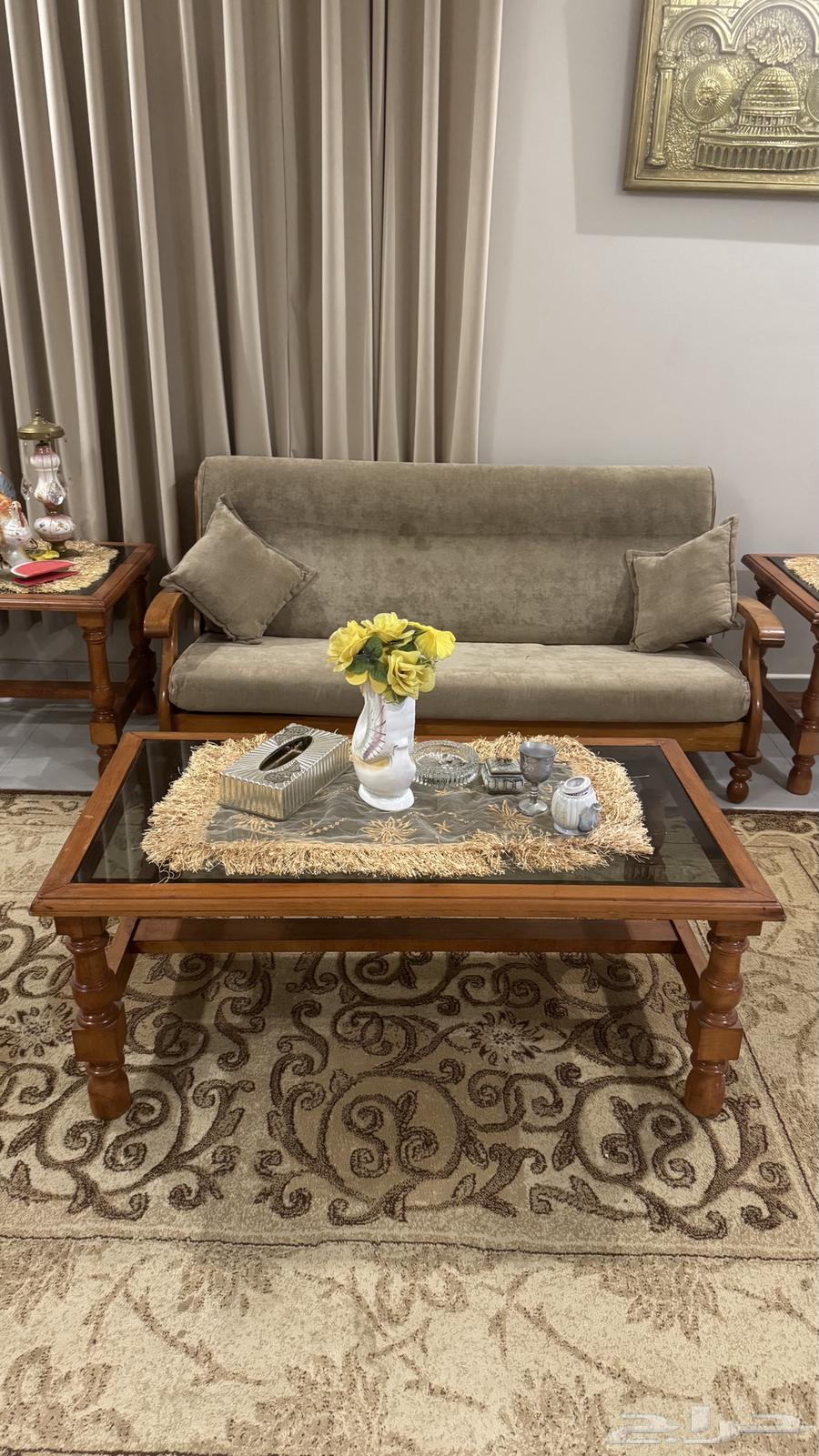 Chairs and tables64383802105730110