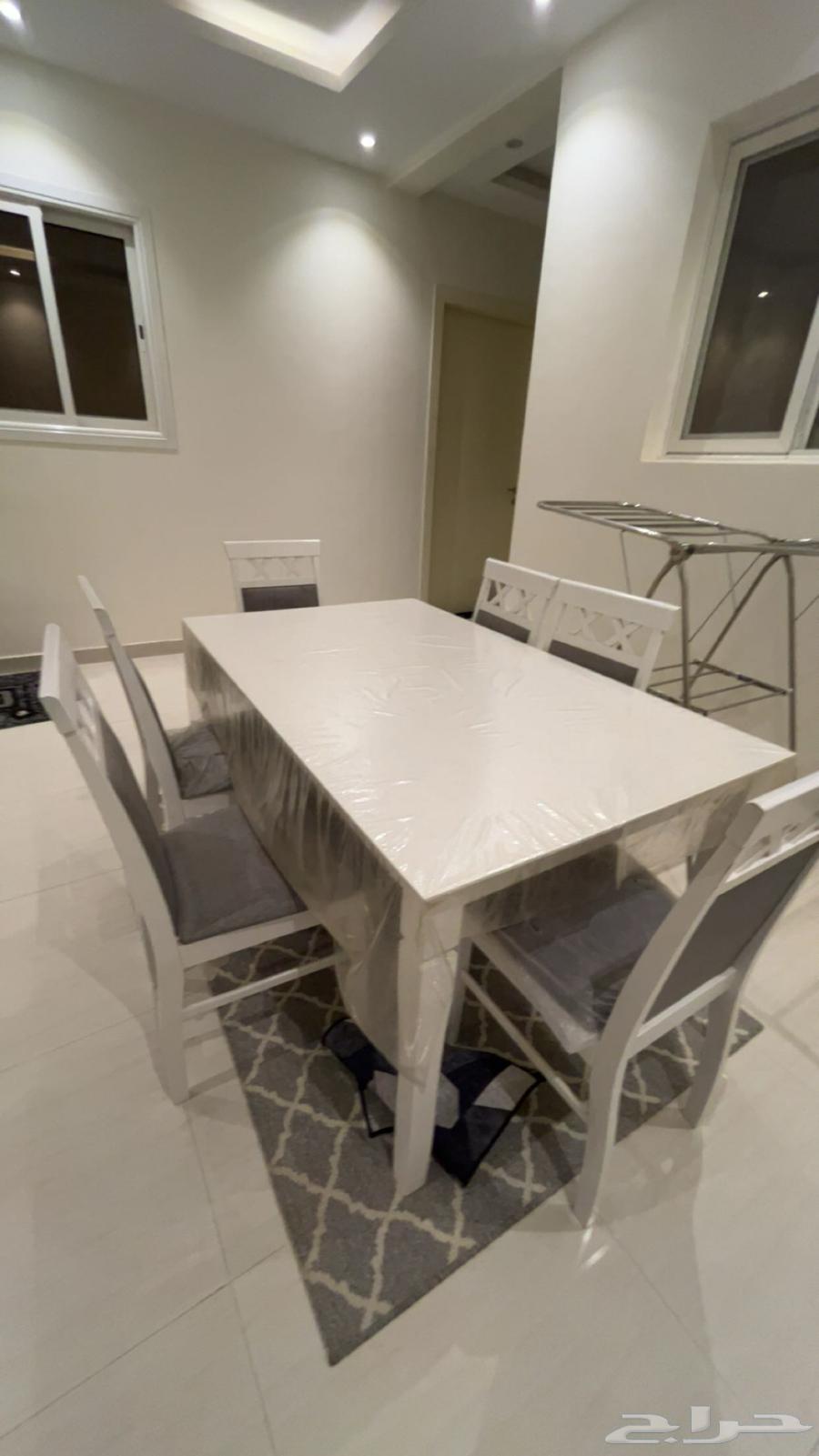 Dining table64381109037699110