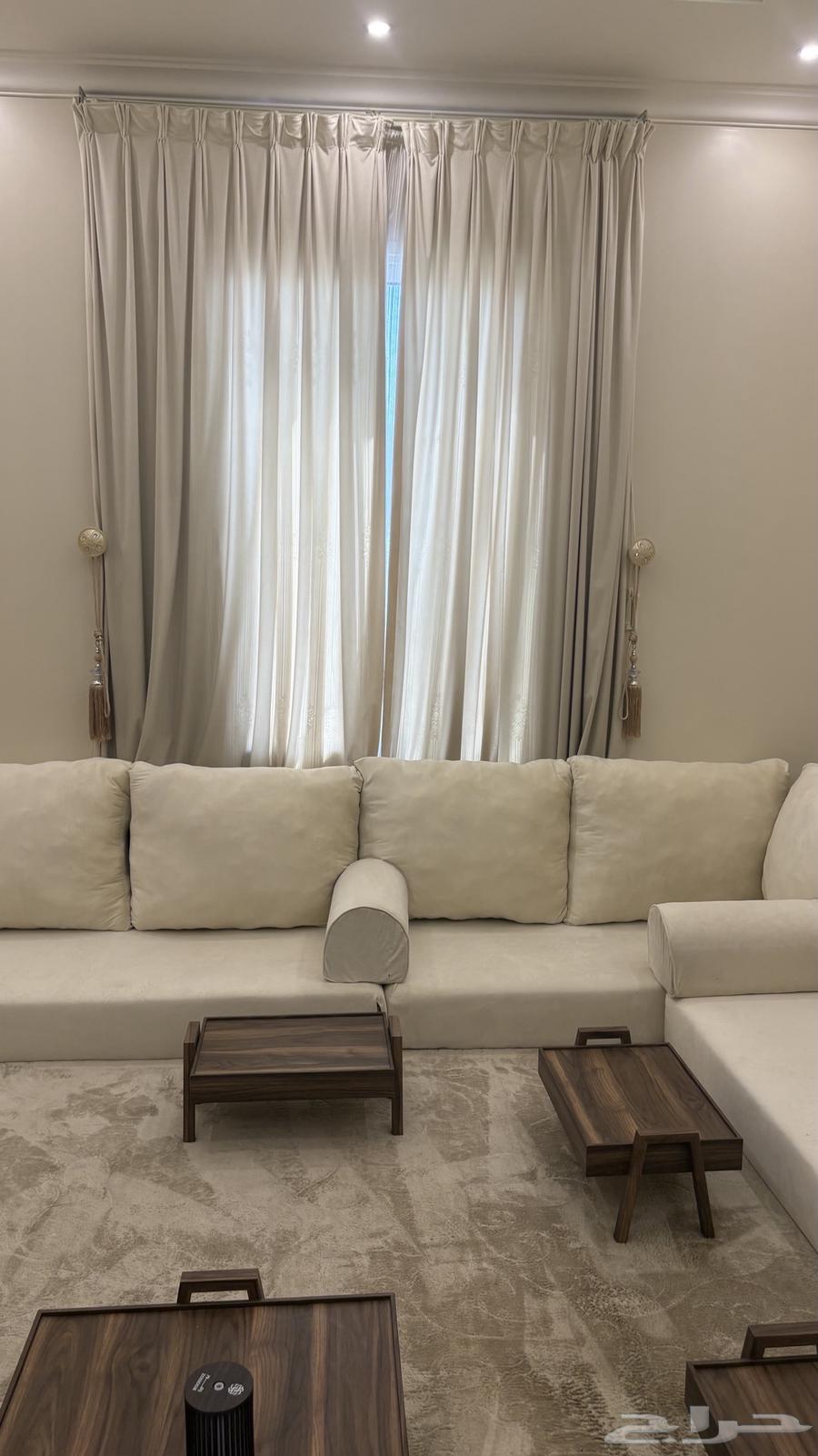 5-Piece Floor Table Set and Carpet64381178000897110