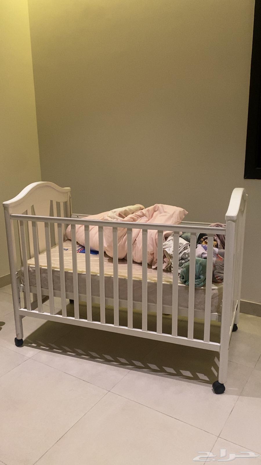 سرير اطفال نظيف جدا64389681350531110