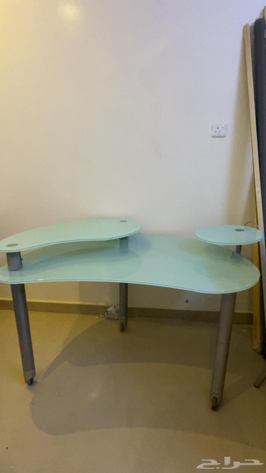 طاولة كمبيوتر مكتبي زجاج بكفرات64388729658243112