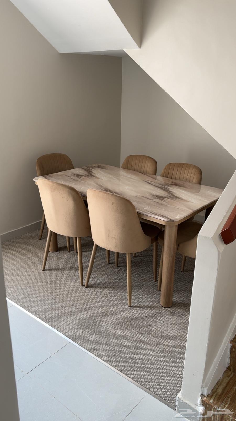 Marble table with 6 new chairs64384328309634110