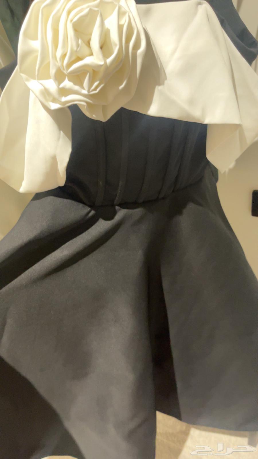 فستان اسود مع زهره بيضا64391437550211112
