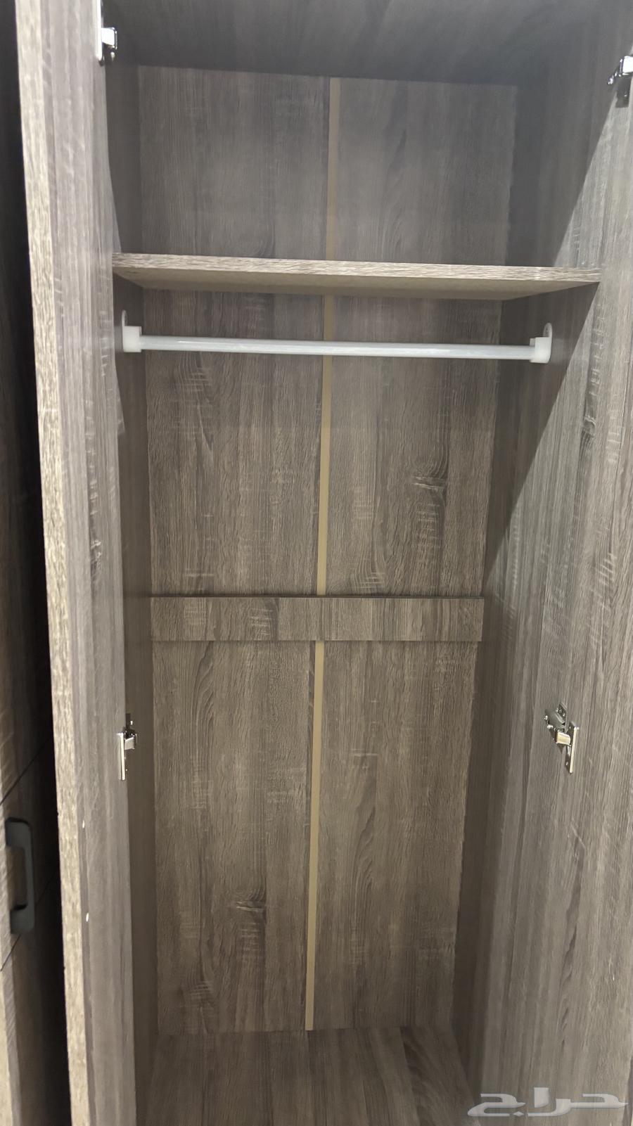 دولاب ملابس 4 أبواب بحالة ممتازة للبيع64387481309441110