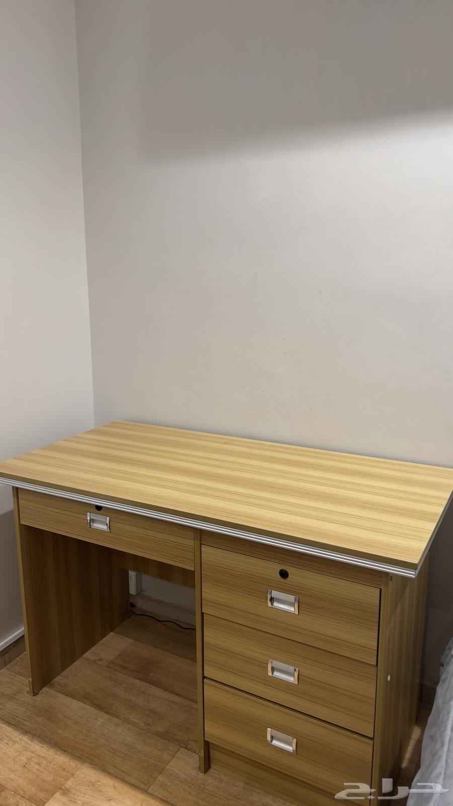 مكتب وكرسي للبيع64381328519169110