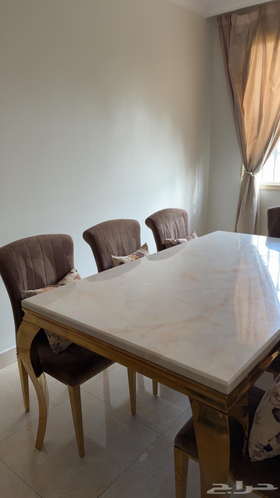 Dining table64385705117953113