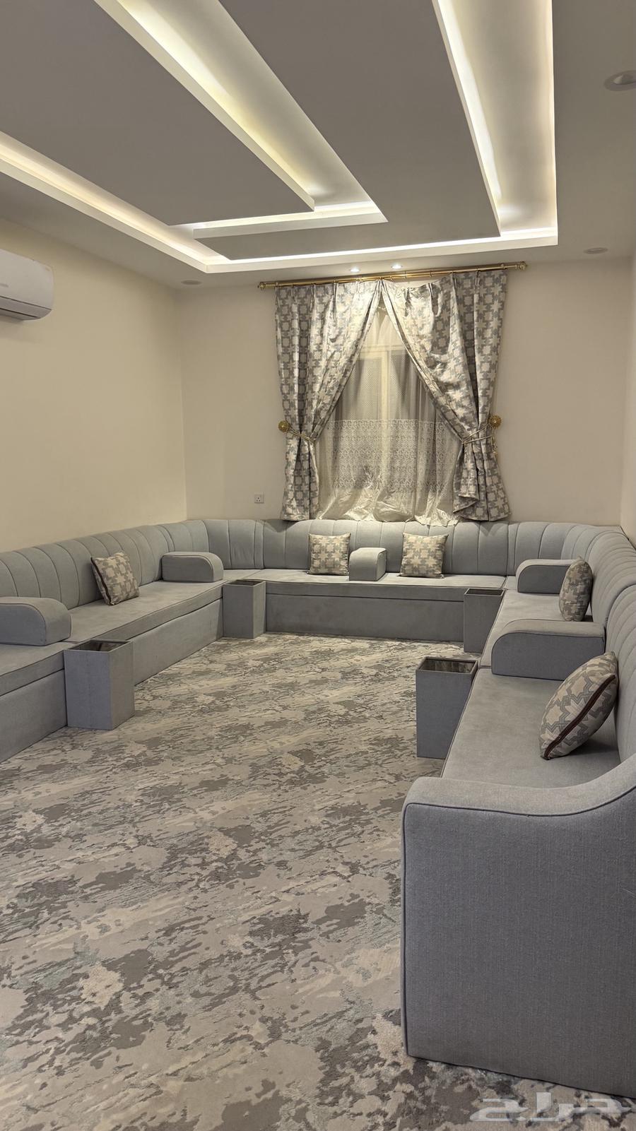 كنب 4في 5مافيه عيوب مع الفرش خميس مشيط حي الراقي64388771003650110