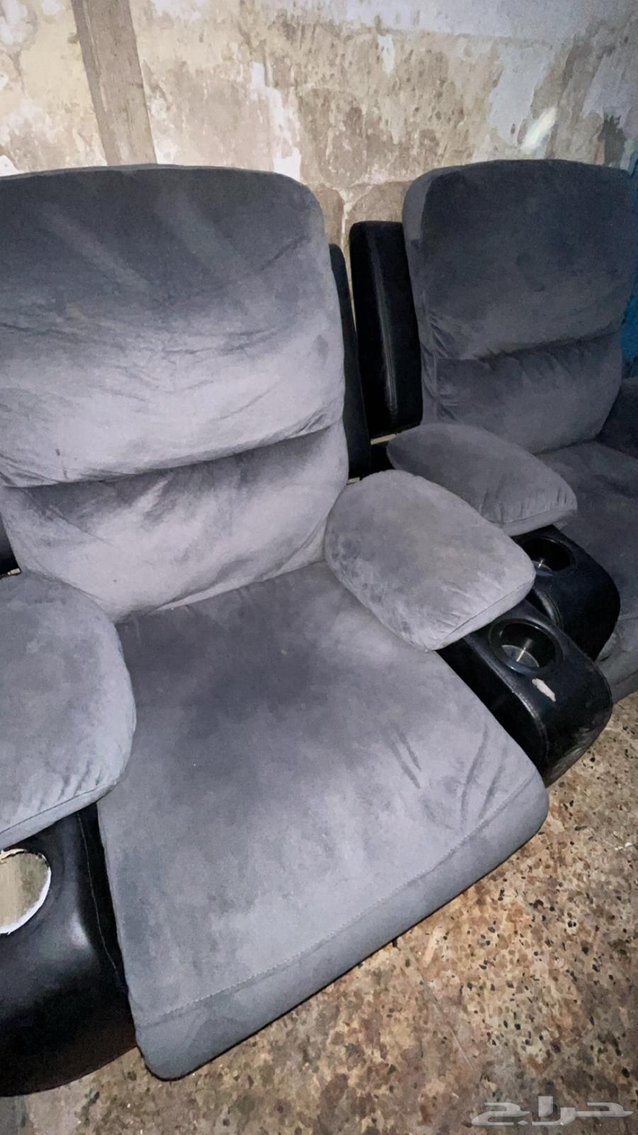 Excellent condition sofa, only has a mark at the cup holder area64390249777027111