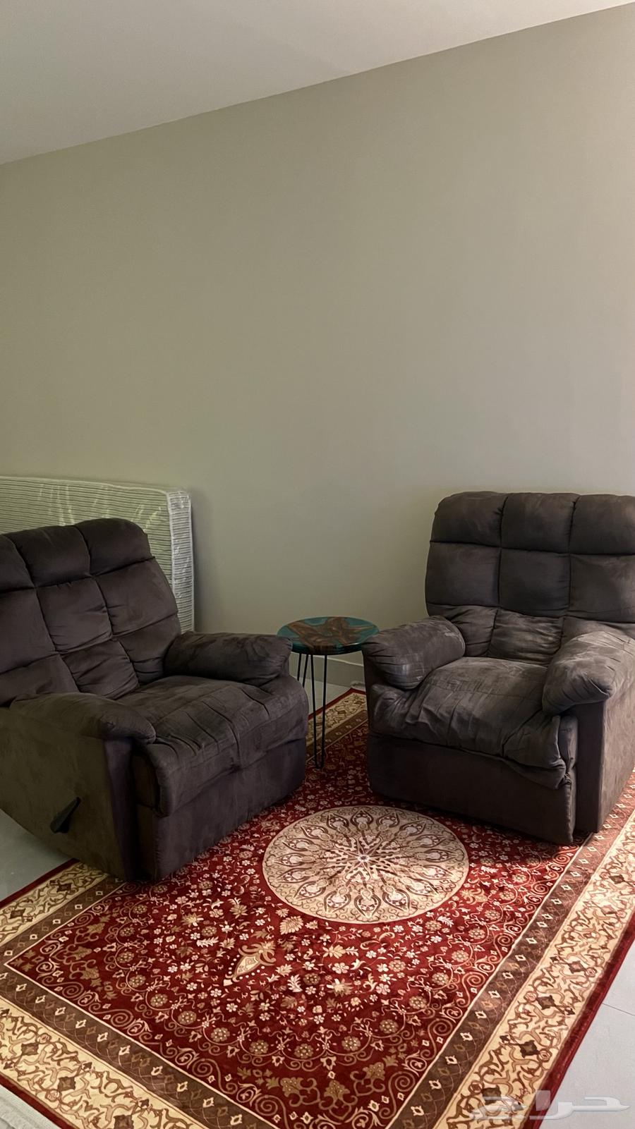 الاثاث الي بالصورة للبيع لغير اصحاب الاثاث64379602501123113