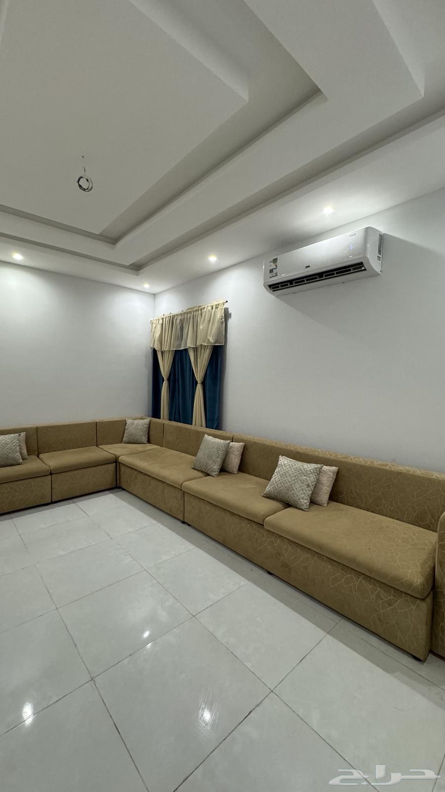 كنب للبيع مع الستاره وفرشه64390747768578110