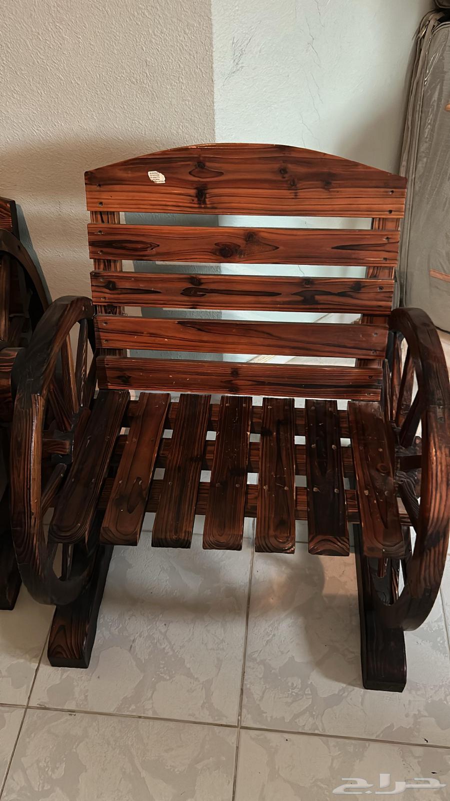 كراسي خشبيه ومكانس ثنتين64390193845377111