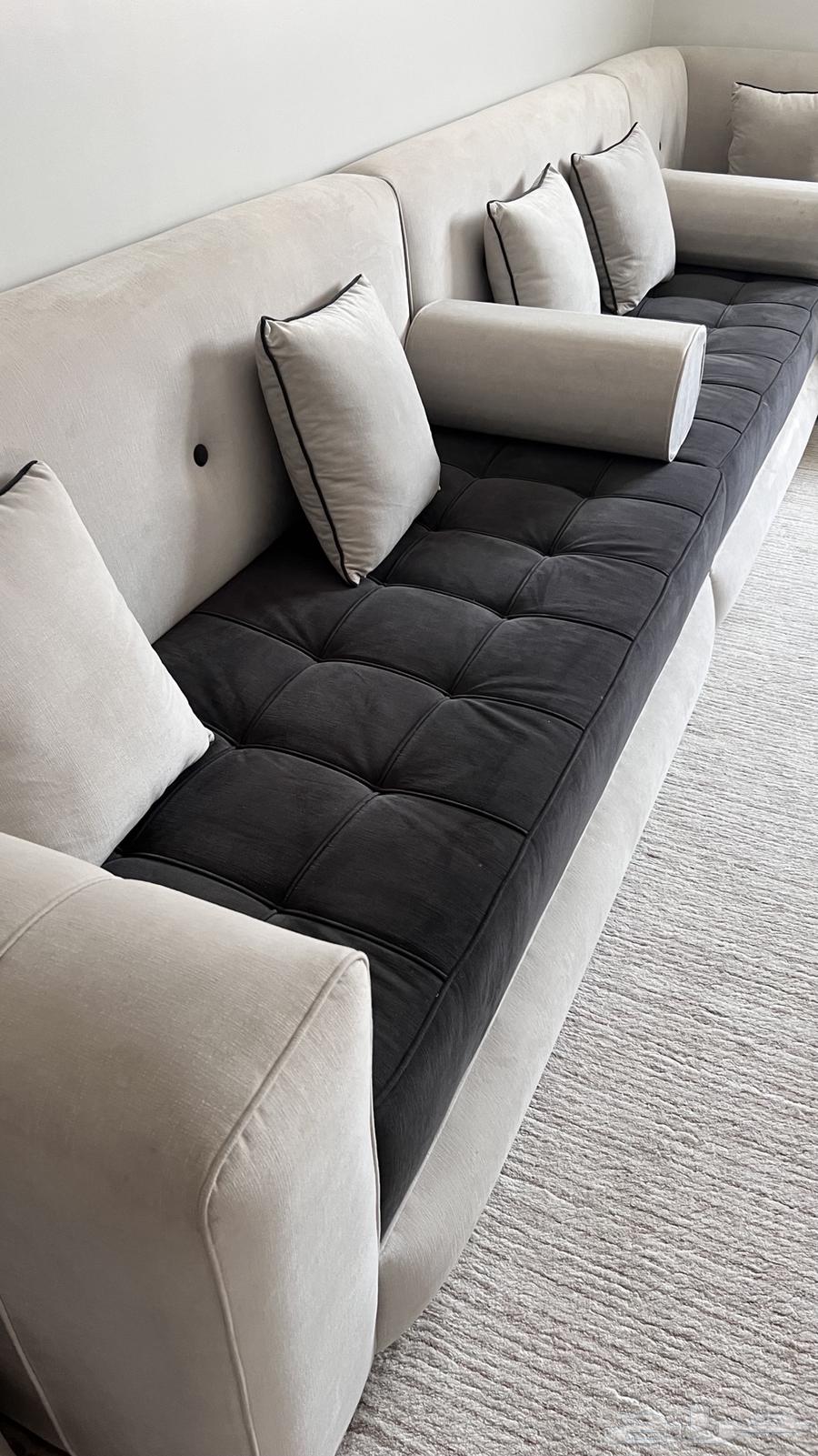 Sofa for sale, new with table and carpet, urgent sale64383802122114111