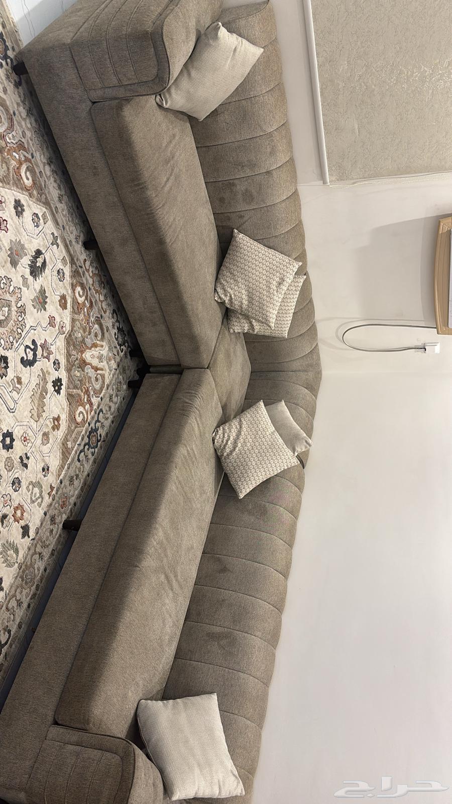 Sofas and tables64385817535875113