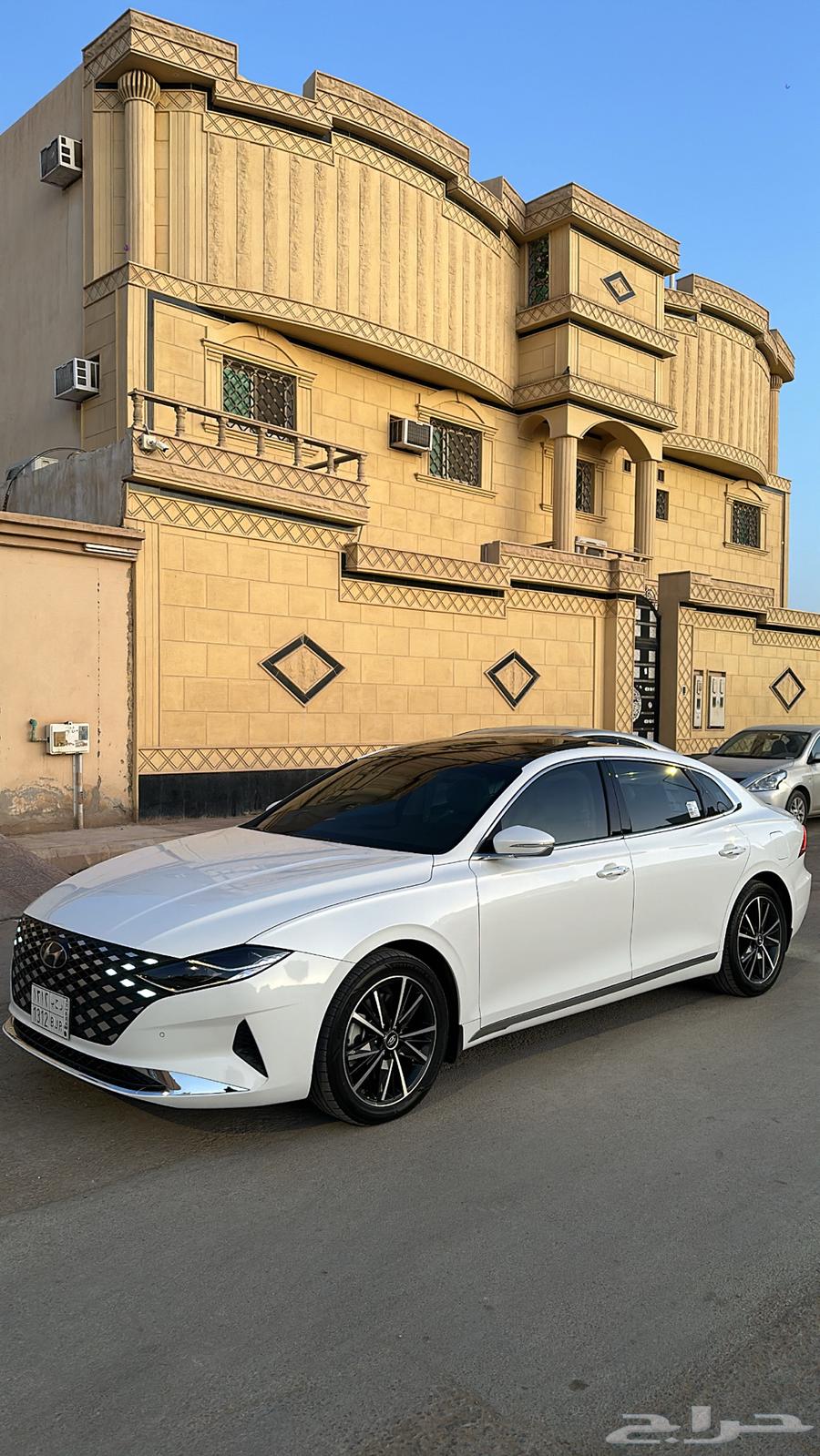 Azera 2023 for transfer with installment of 876 SAR64533874313474110