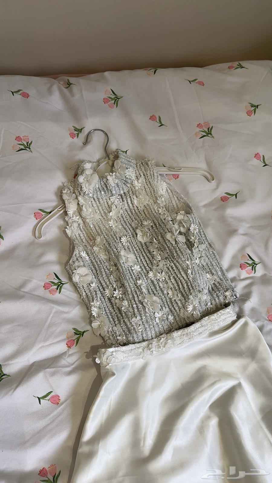 هذا طقم تنورة وبلوزة عرضت كل تفاصيله وشغلة جدا  دقيق ونظيف64386151994625113