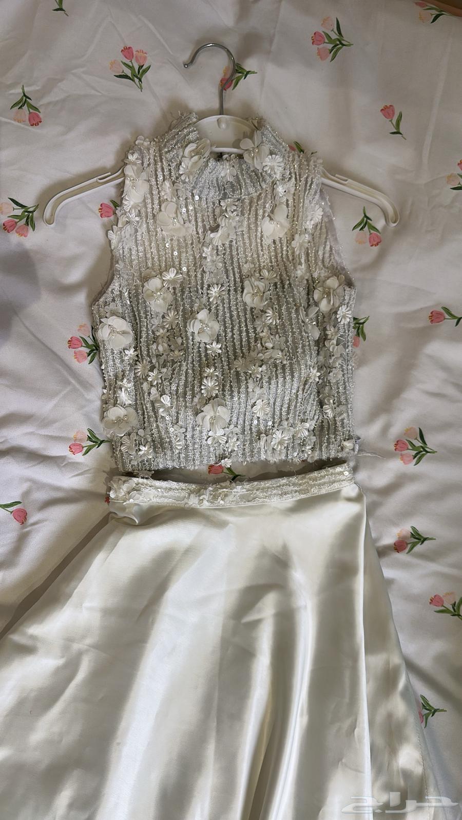 هذا طقم تنورة وبلوزة عرضت كل تفاصيله وشغلة جدا  دقيق ونظيف64386151994625111