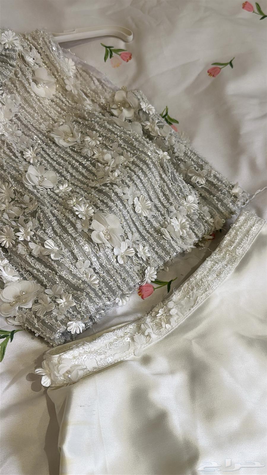 هذا طقم تنورة وبلوزة عرضت كل تفاصيله وشغلة جدا  دقيق ونظيف64386151994625112