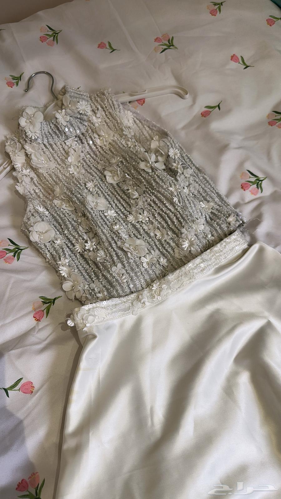 هذا طقم تنورة وبلوزة عرضت كل تفاصيله وشغلة جدا  دقيق ونظيف64386151994625114