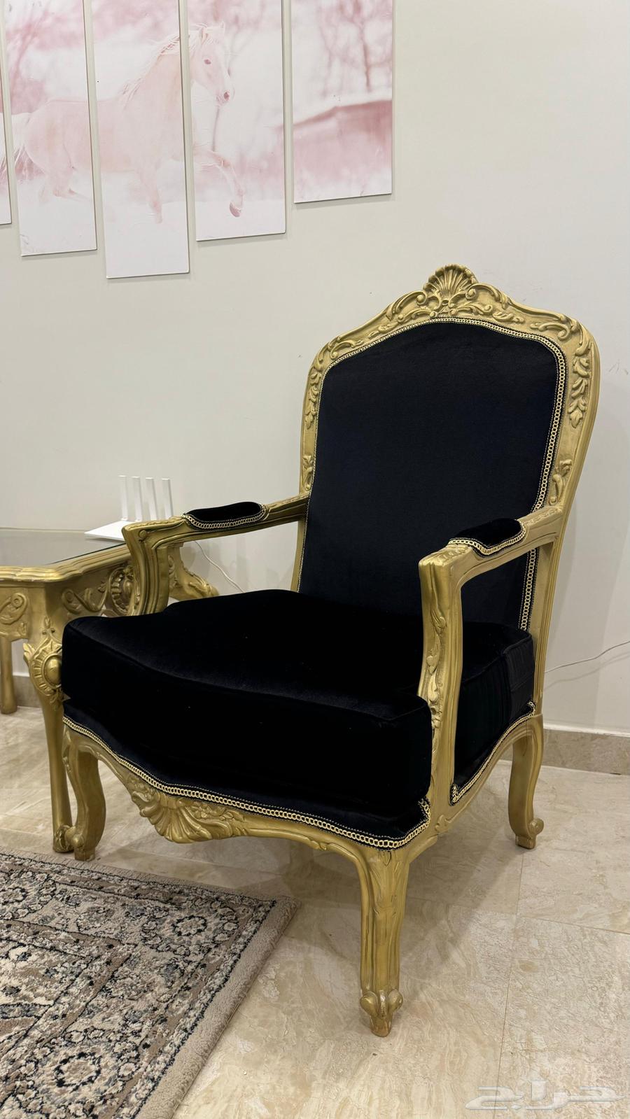 2 sofas and a luxurious table for sale64377447318018110