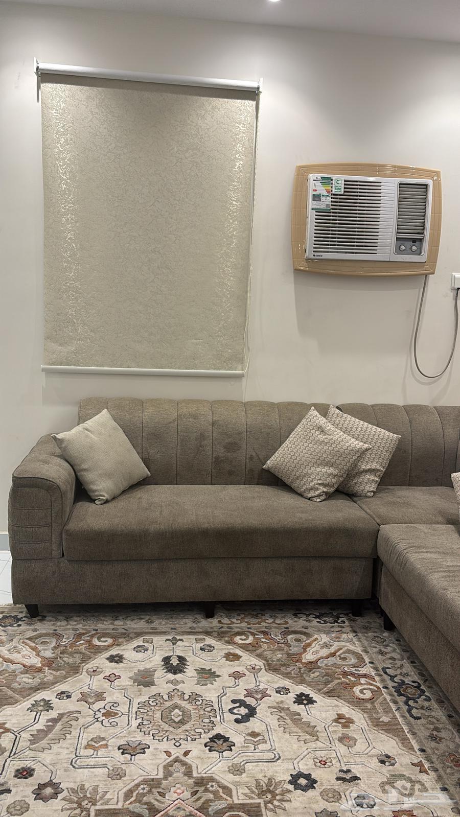 Sofas and tables64385817535875111