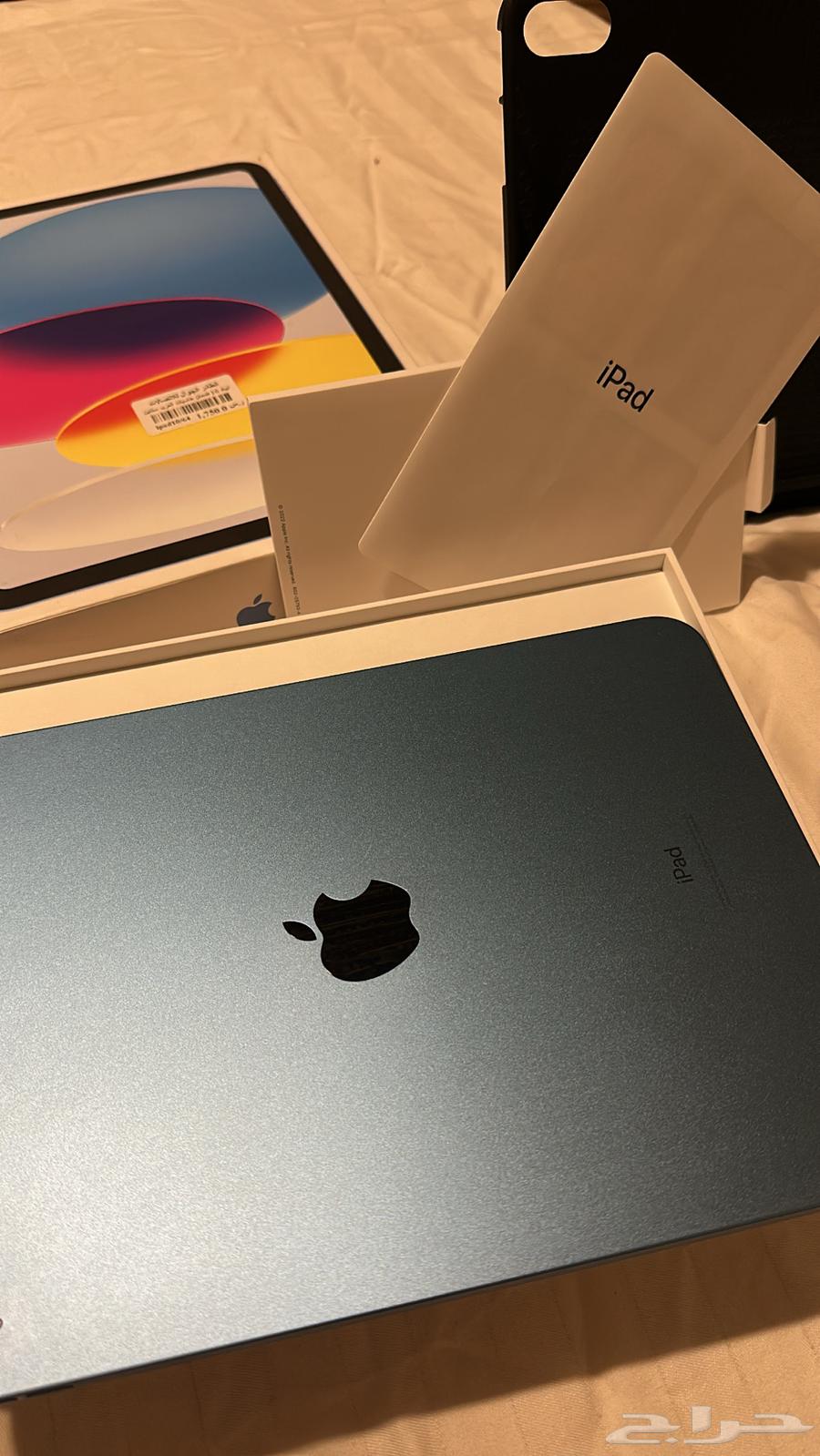 10th Generation iPad, Like New with Box and Accessories, No Flaws64378440548994111