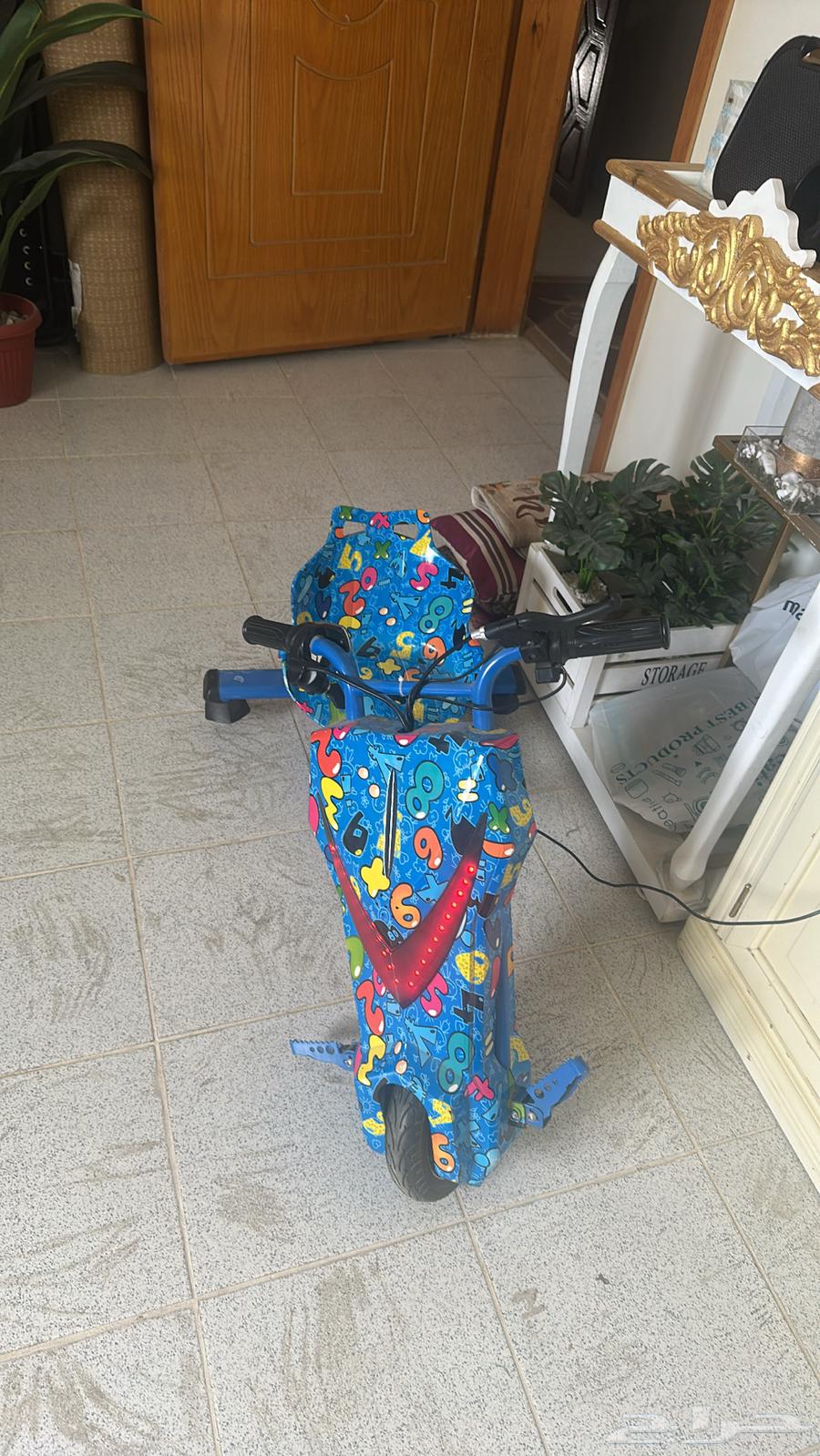 Scooter for sale with charger, the scooter is like a rose, clean64381370230913110